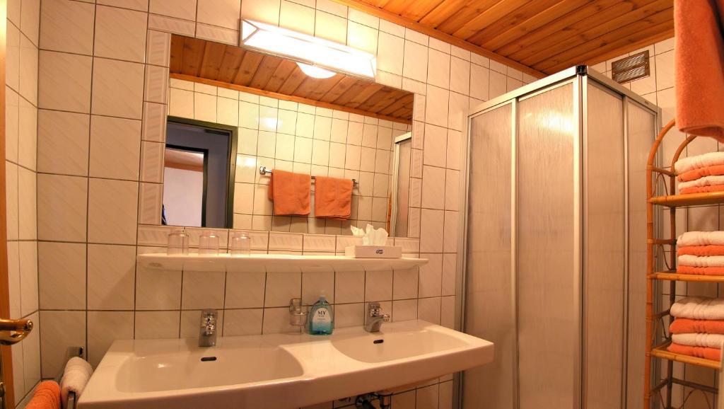 Haus Am Platz - Weitgasser Altenmarkt im Pongau Szoba fotó